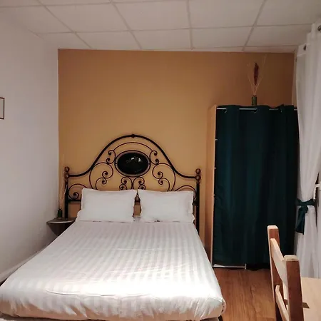 N6 Combes Apartment