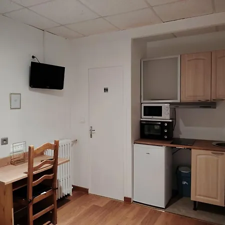 N6 Combes Apartment *