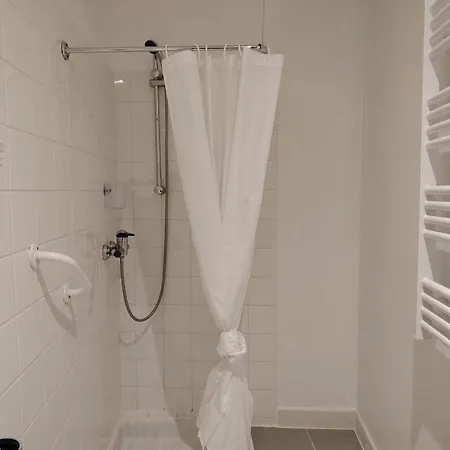 N6 Combes Apartment